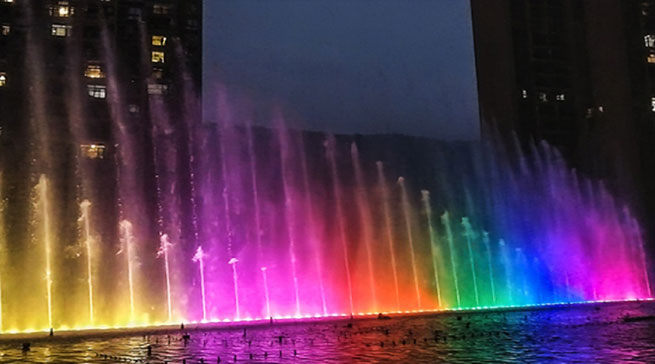 large outdoor water fountains 